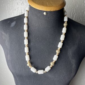Colar Branco Grande